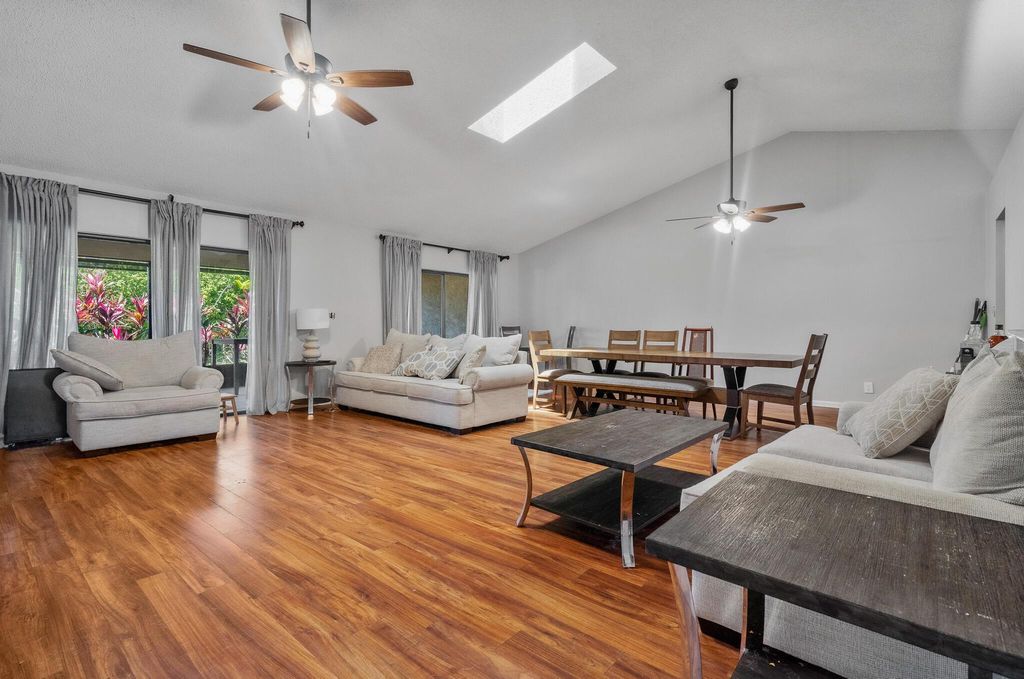 Image 10 of property listing at 11909 Donlin Drive, Wellington, FL 33414