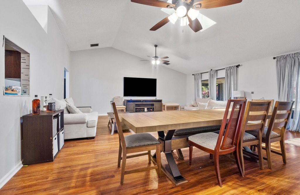 Image 12 of property listing at 11909 Donlin Drive, Wellington, FL 33414