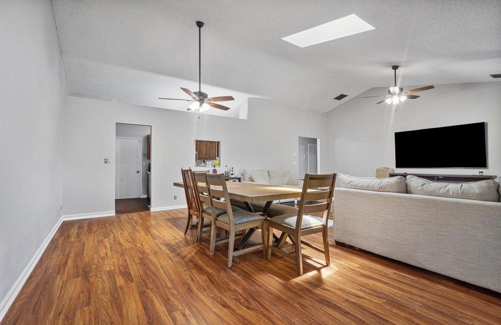 Image 13 of property listing at 11909 Donlin Drive, Wellington, FL 33414
