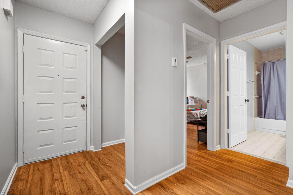 Image 14 of property listing at 11909 Donlin Drive, Wellington, FL 33414