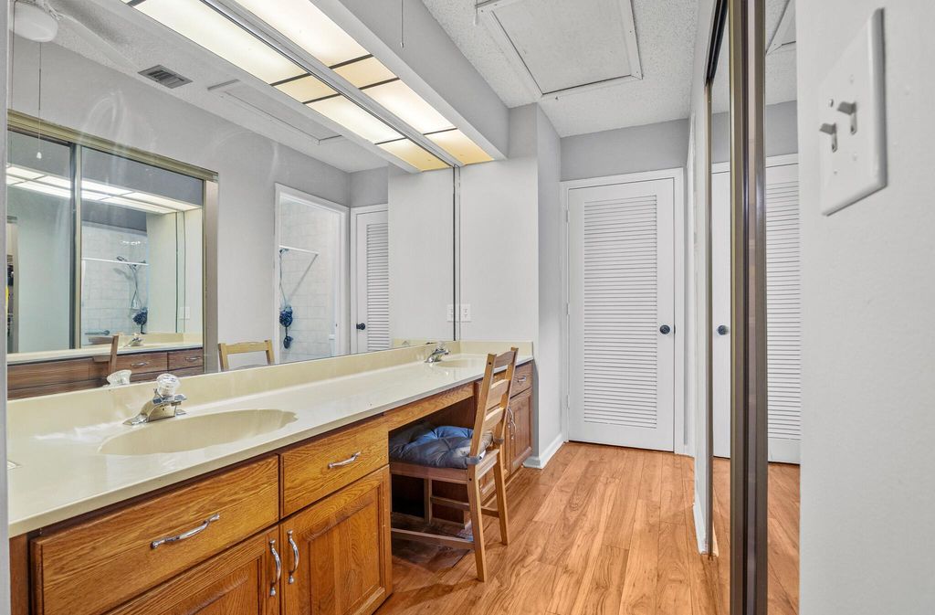 Image 19 of property listing at 11909 Donlin Drive, Wellington, FL 33414