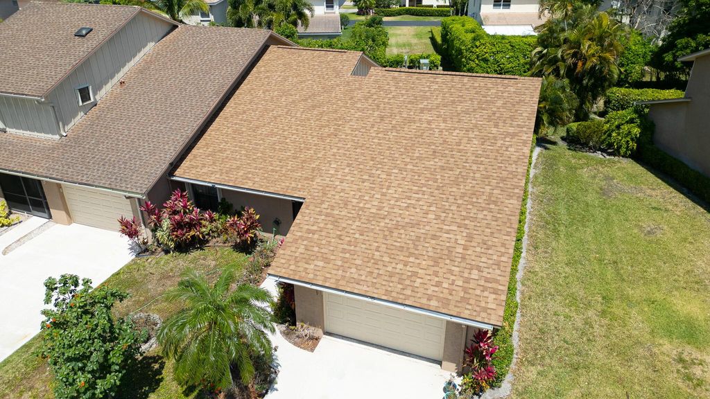 Image 2 of property listing at 11909 Donlin Drive, Wellington, FL 33414