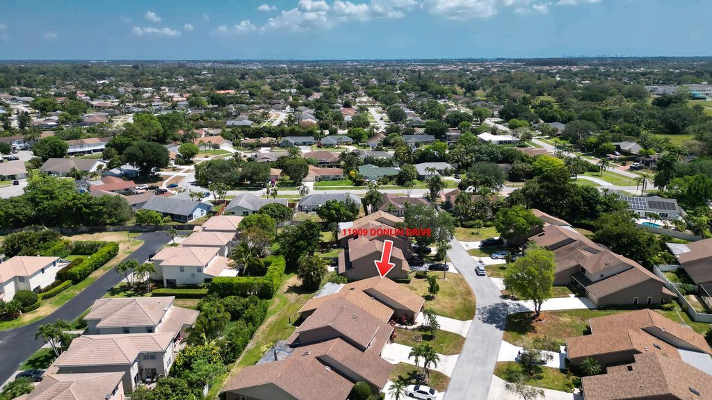 Image 26 of property listing at 11909 Donlin Drive, Wellington, FL 33414