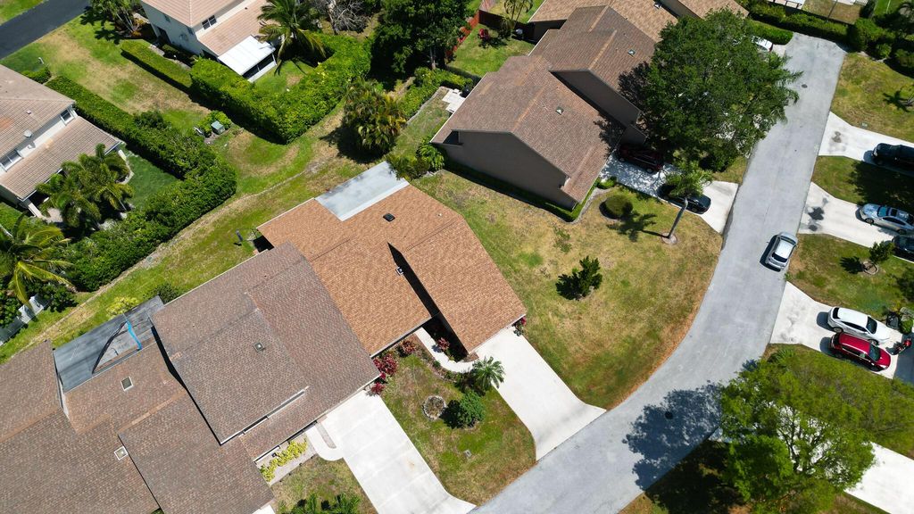 Image 3 of property listing at 11909 Donlin Drive, Wellington, FL 33414