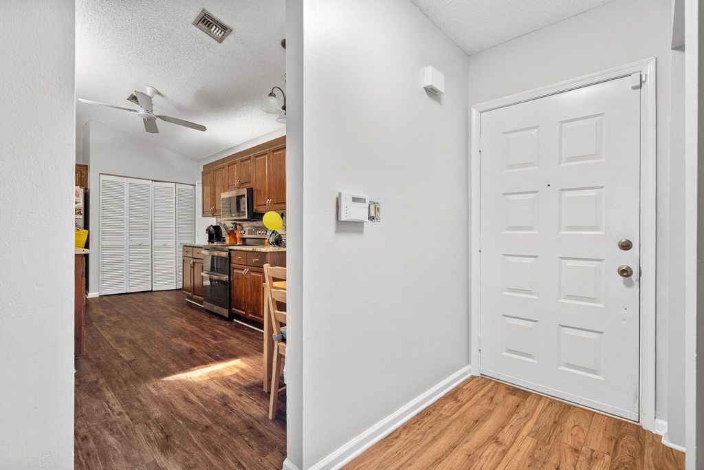 Image 7 of property listing at 11909 Donlin Drive, Wellington, FL 33414