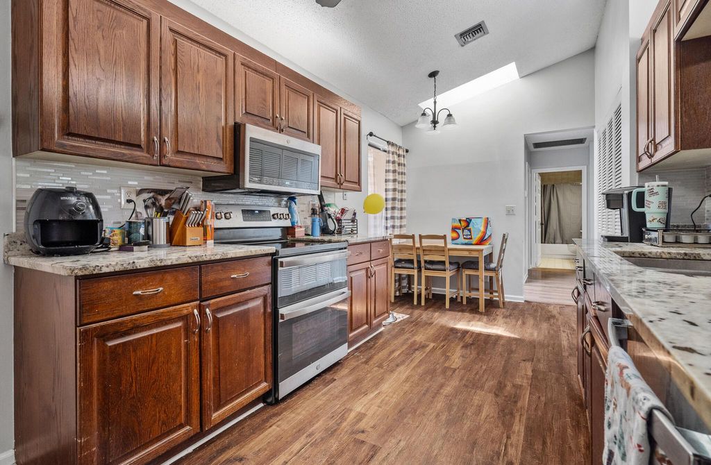 Image 9 of property listing at 11909 Donlin Drive, Wellington, FL 33414