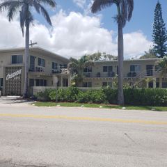 100 Cascade Lane 3, Palm Beach Shores, FL 33404