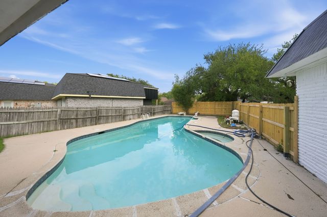 8700 Eagleview Court, Fort Worth, TX 76179