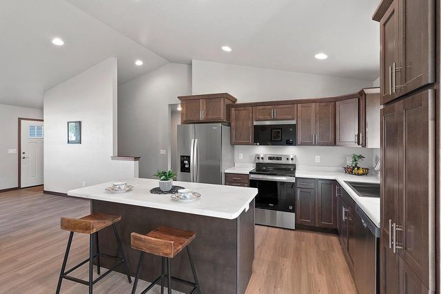 530 WILLOW COURT, New London, WI 54961