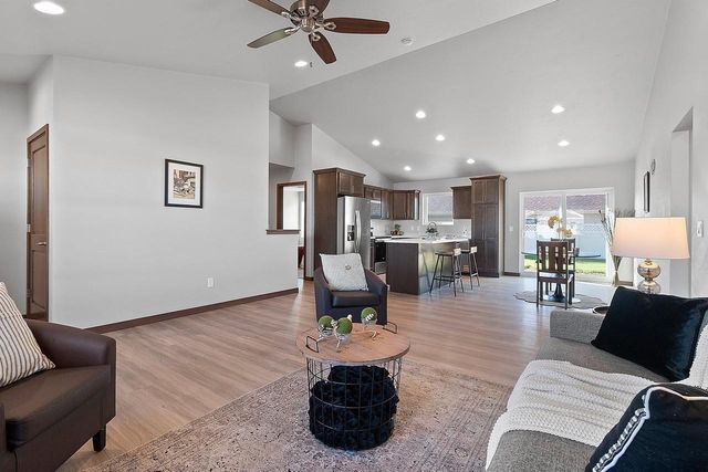530 WILLOW COURT, New London, WI 54961