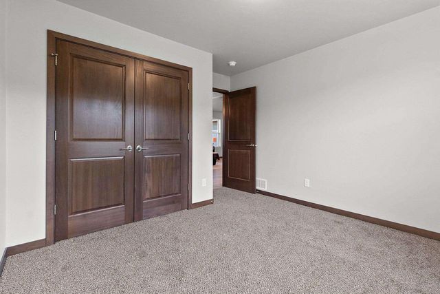530 WILLOW COURT, New London, WI 54961