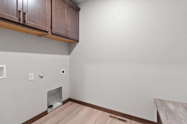 530 WILLOW COURT, New London, WI 54961