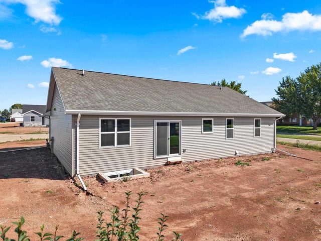530 WILLOW COURT, New London, WI 54961