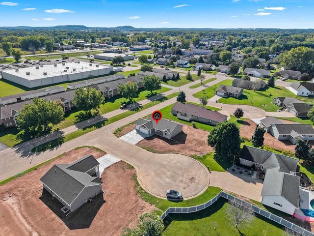 530 WILLOW COURT, New London, WI 54961