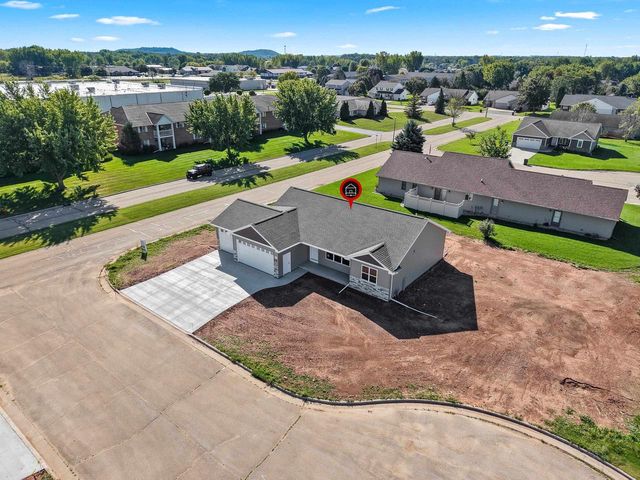 530 WILLOW COURT, New London, WI 54961