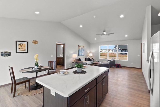 530 WILLOW COURT, New London, WI 54961