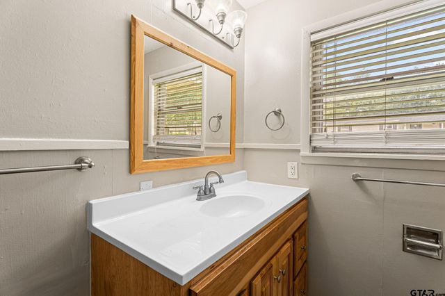 105 Crestview St, Whitehouse, TX 75791