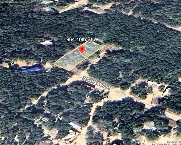 964 10th, Lakehills, TX 78063