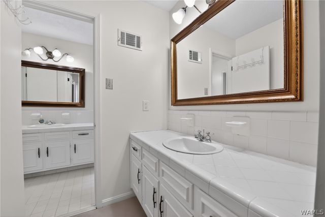 5502 Jasmine Pointe, Northport, AL 35473