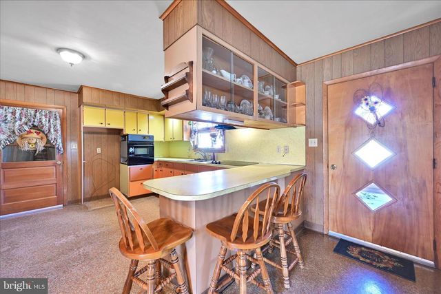 819 E CHESTNUT ST, Hegins, PA 17938