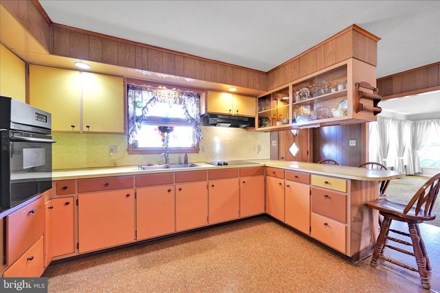 819 E CHESTNUT ST, Hegins, PA 17938