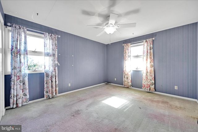 819 E CHESTNUT ST, Hegins, PA 17938