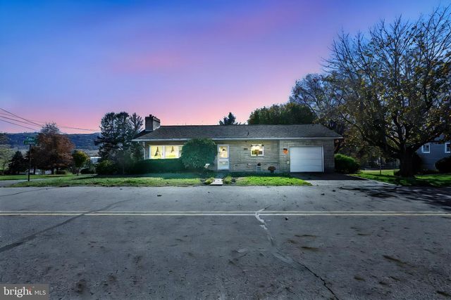 819 E CHESTNUT ST, Hegins, PA 17938