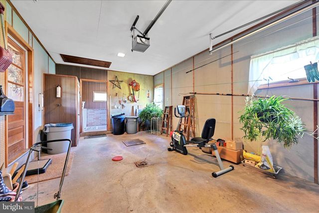 819 E CHESTNUT ST, Hegins, PA 17938