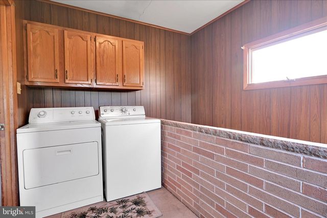 819 E CHESTNUT ST, Hegins, PA 17938