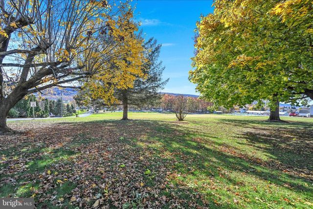 819 E CHESTNUT ST, Hegins, PA 17938