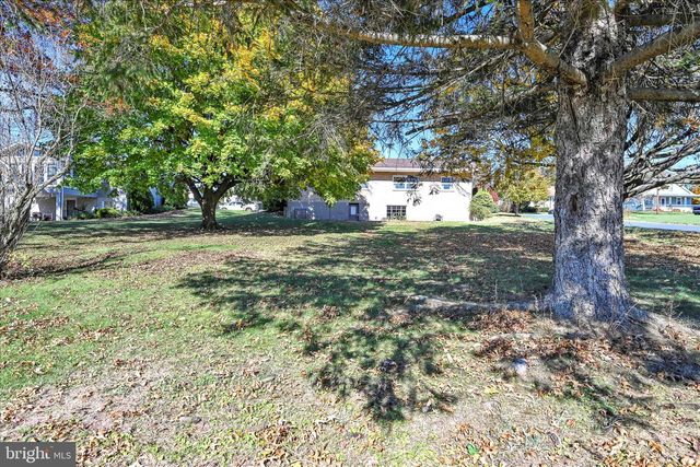 819 E CHESTNUT ST, Hegins, PA 17938