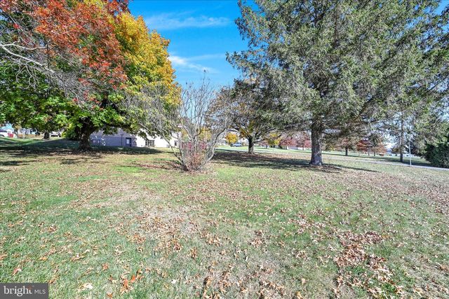 819 E CHESTNUT ST, Hegins, PA 17938