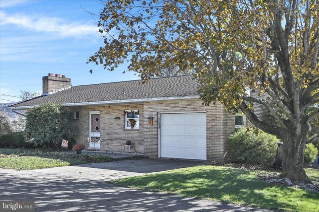 819 E CHESTNUT ST, Hegins, PA 17938