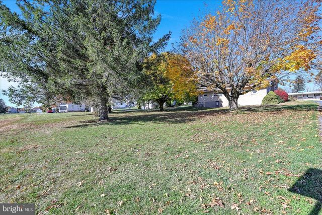 819 E CHESTNUT ST, Hegins, PA 17938