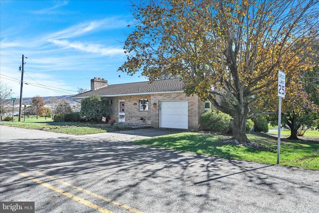 819 E CHESTNUT ST, Hegins, PA 17938