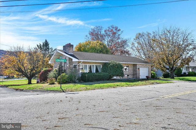 819 E CHESTNUT ST, Hegins, PA 17938