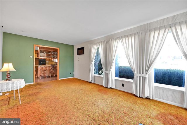 819 E CHESTNUT ST, Hegins, PA 17938