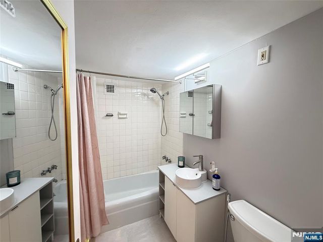 265 Main 702, Ridgefield Park, NJ 07660