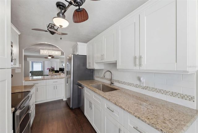 2074 SUNSET POINT ROAD 137, Clearwater, FL 33765