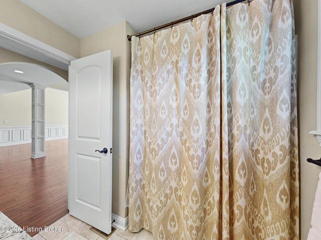 11105 Sewell Dr, Louisville, KY 40291