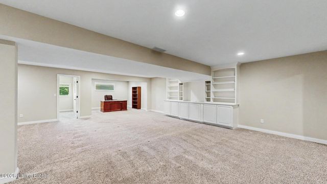 11105 Sewell Dr, Louisville, KY 40291