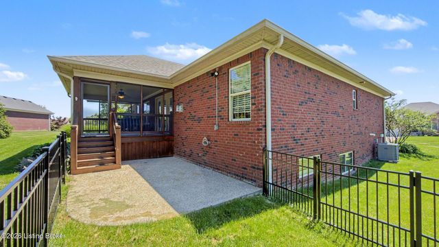 11105 Sewell Dr, Louisville, KY 40291