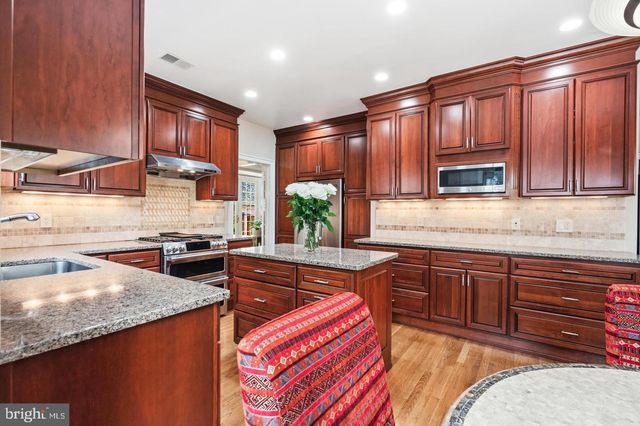 8015 QUARRY RIDGE WAY, Bethesda, MD 20817