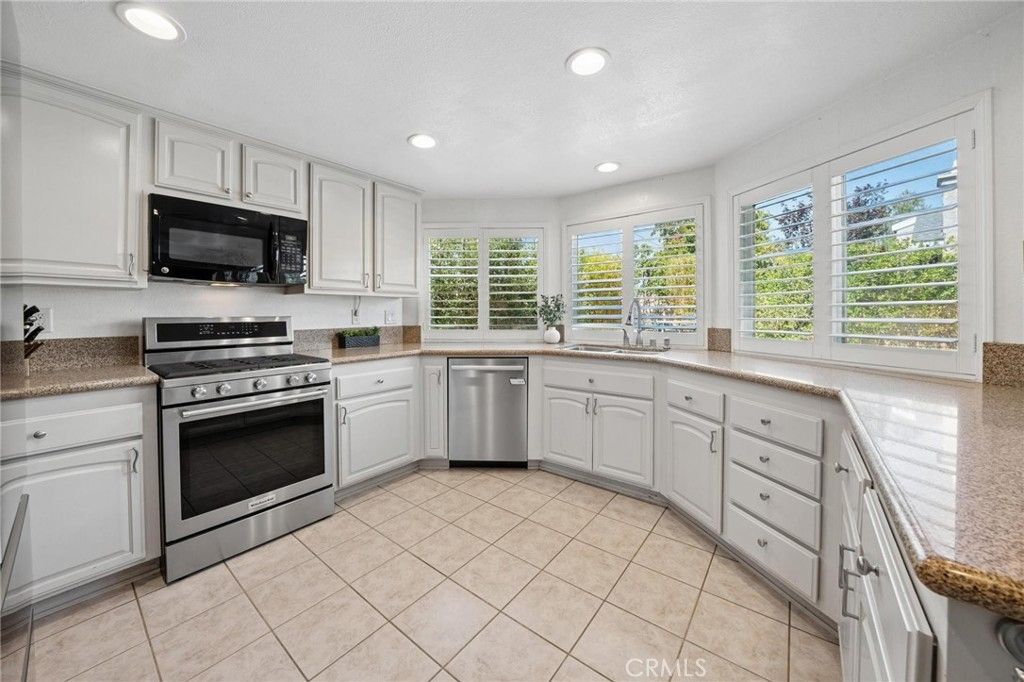 Image 14 of property listing at 23305 Tristin Drive, Valencia, CA 91355