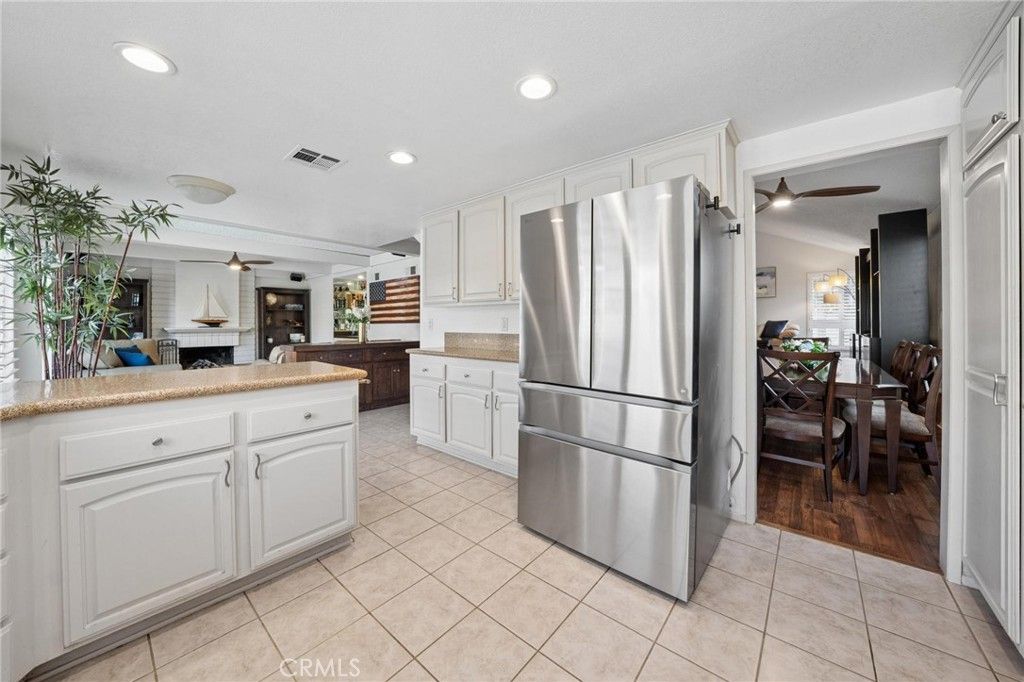 Image 15 of property listing at 23305 Tristin Drive, Valencia, CA 91355