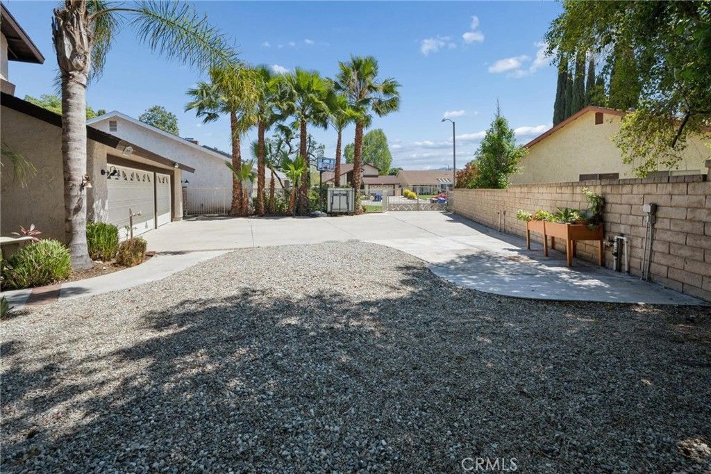 Image 4 of property listing at 23305 Tristin Drive, Valencia, CA 91355