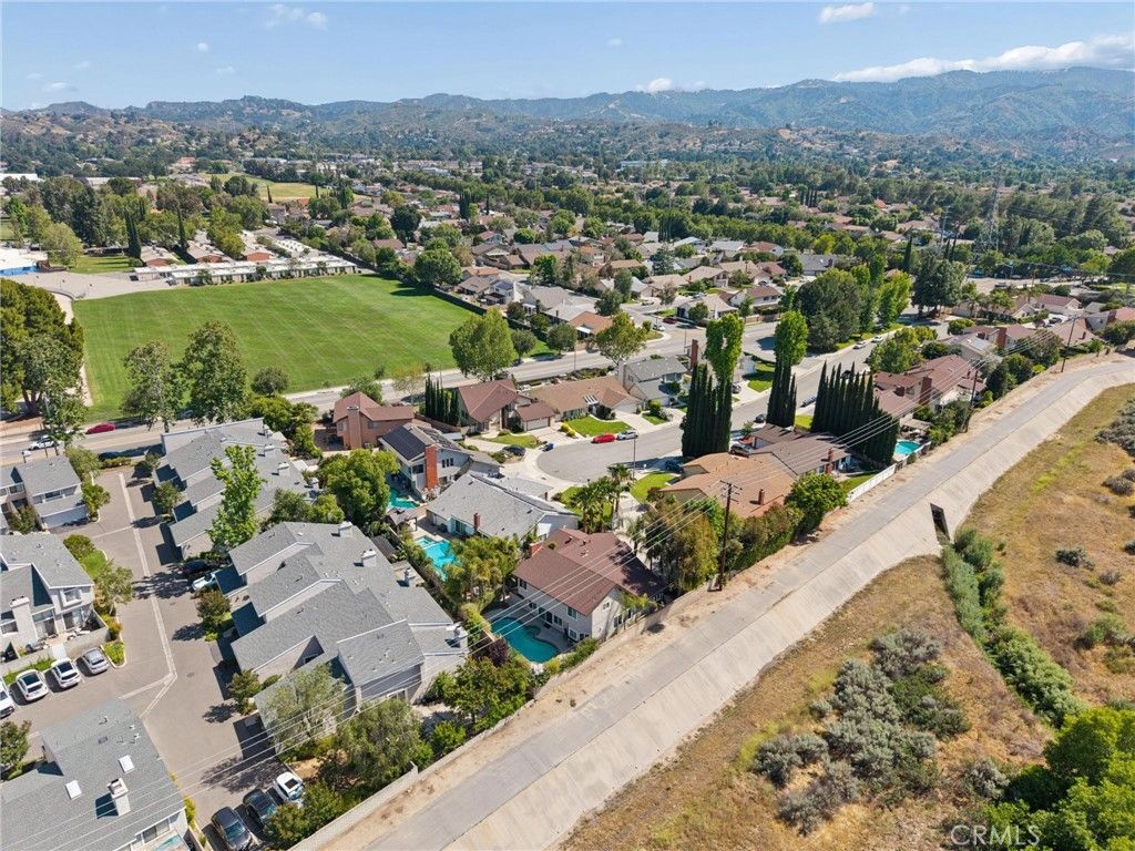 Image 41 of property listing at 23305 Tristin Drive, Valencia, CA 91355