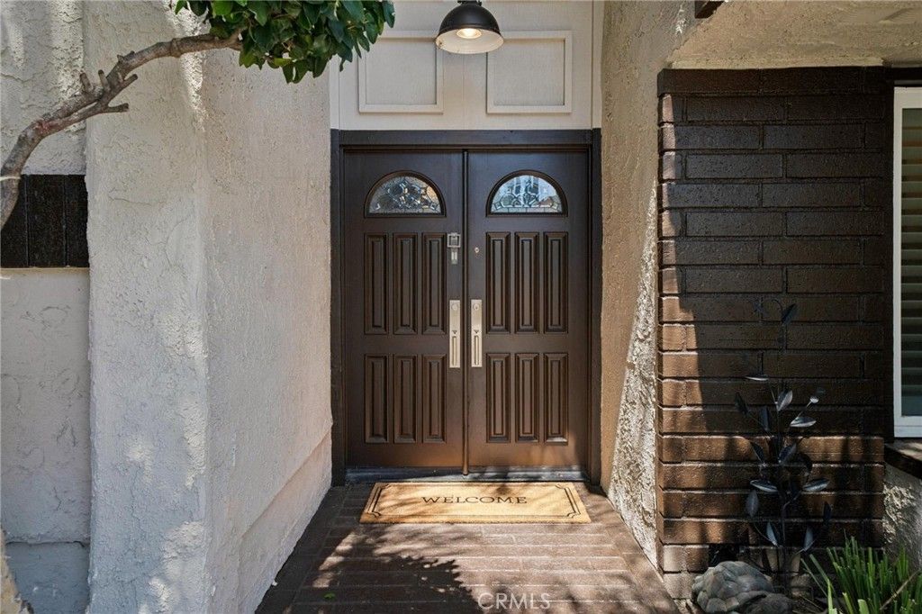 Image 5 of property listing at 23305 Tristin Drive, Valencia, CA 91355