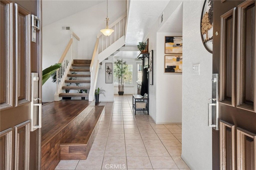 Image 6 of property listing at 23305 Tristin Drive, Valencia, CA 91355