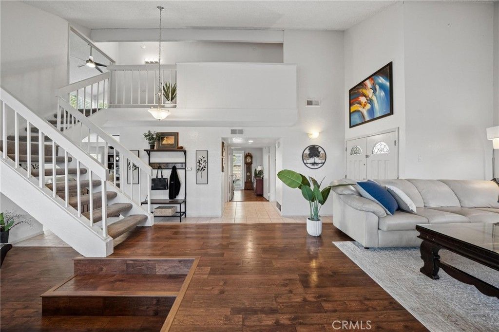 Image 7 of property listing at 23305 Tristin Drive, Valencia, CA 91355